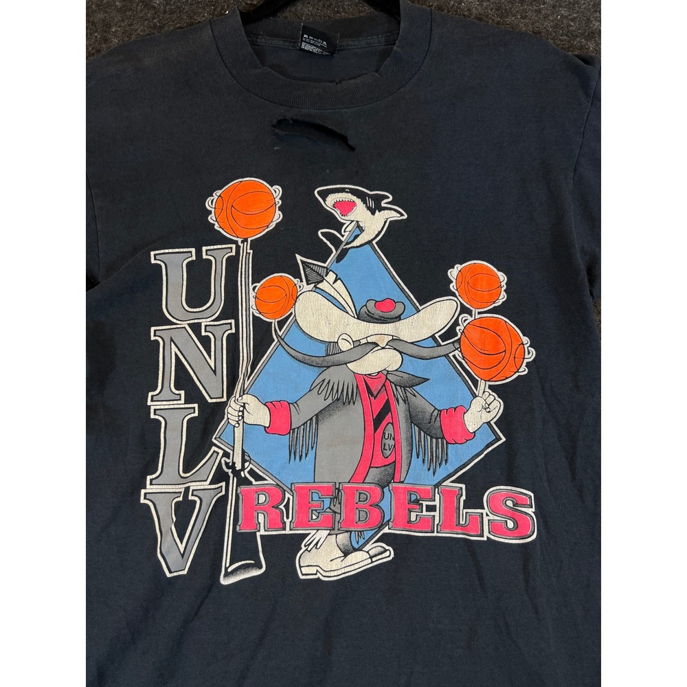 VINTAGE UNLV Rebels T Shirt Mens Large Black Single Stitch Distressed Collegiate